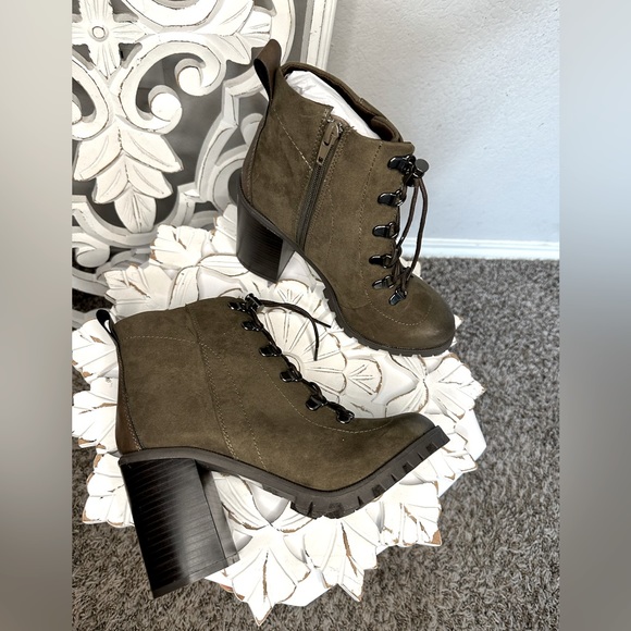 LACE-UP HIKER BOOTIE with 3.5 inch heel - KHAKI OIL COLOR BRAND BRW IN BOX! - Picture 1 of 14